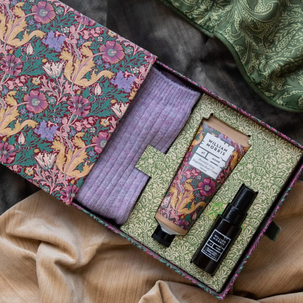 Heathcote & Ivory William Morris Beautiful Sleep Night Time Ritual Gift Set 5015632128041 2